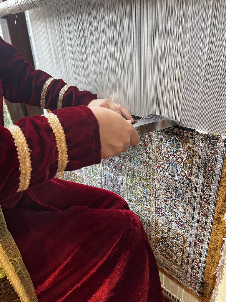 2月11日（日）～2月12日（祝、月） ペルシャ絨毯シルク手織り実演会開催のお知らせ✨