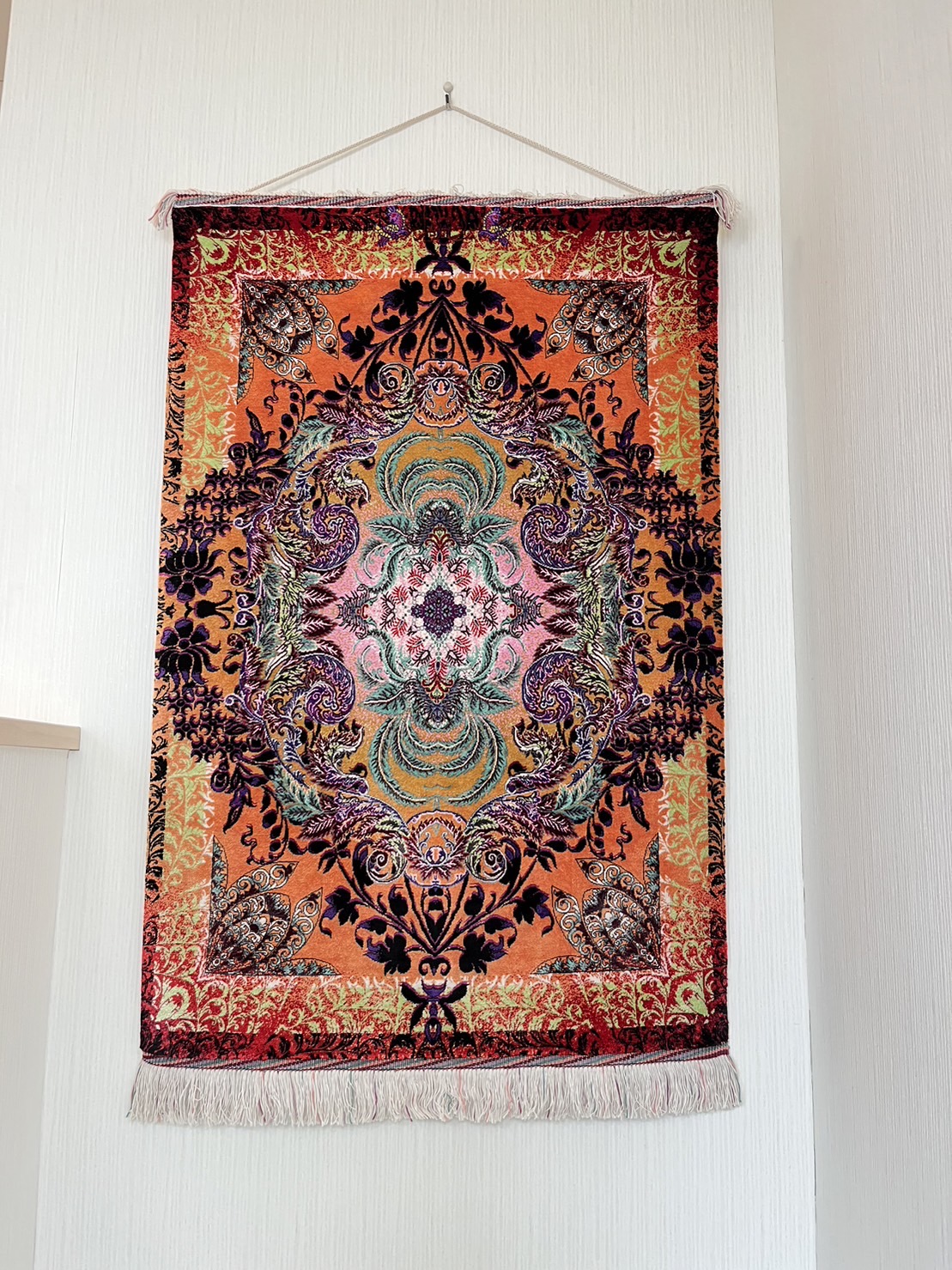 ペルシャ絨毯　クム産　バハラム工房　タペストリー加工　91cm×62cm　