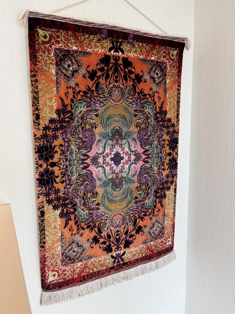 ペルシャ絨毯　クム産　バハラム工房　タペストリー加工　91cm×62cm　
